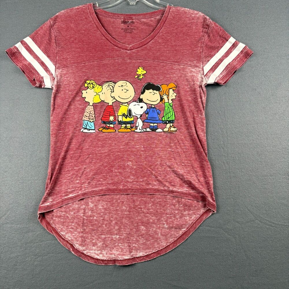 Peanuts Girls Juniors  T-shirt Size M Medium Lucy Charlie Snoopy Sally Linus